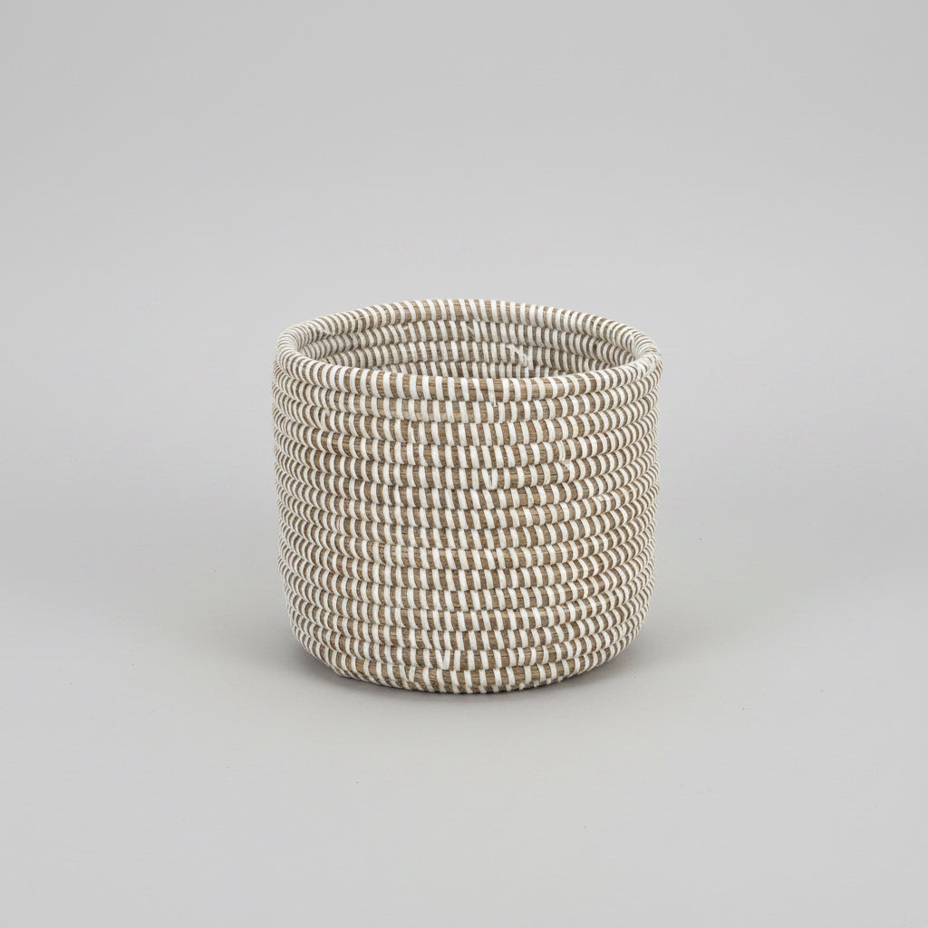 Catch-All / Planter Basket Monochrome White - Medium - Sumiye Co