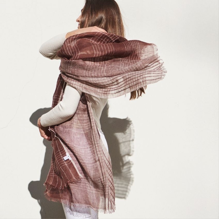 Auro Cinnabar Handwoven Linen Scarf - Sumiye Co