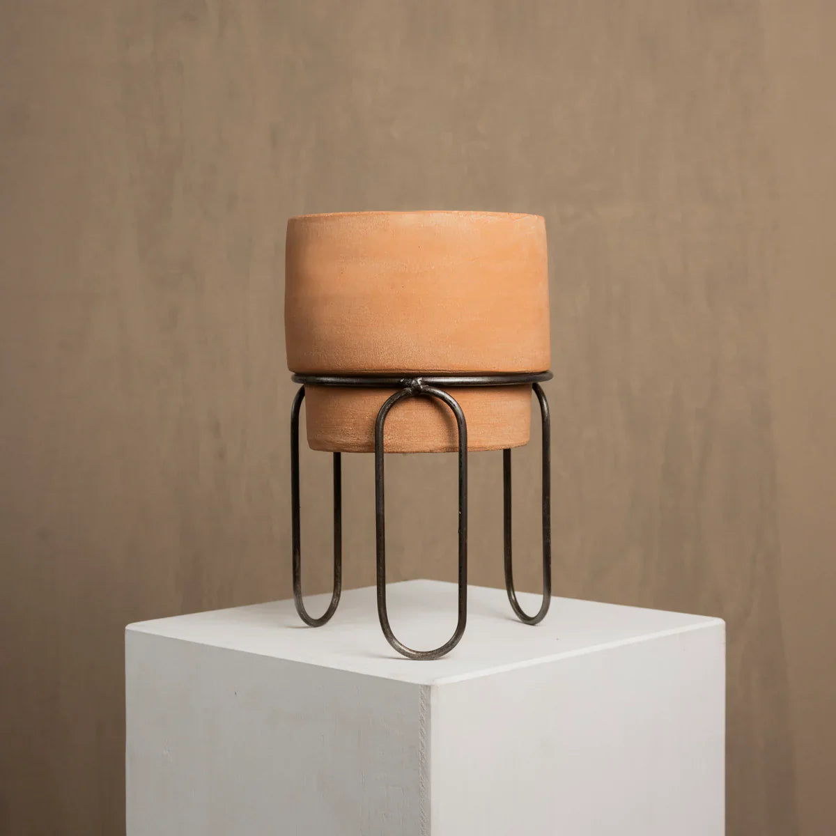 Jaro Medium Terracotta Planter - Sumiye Co