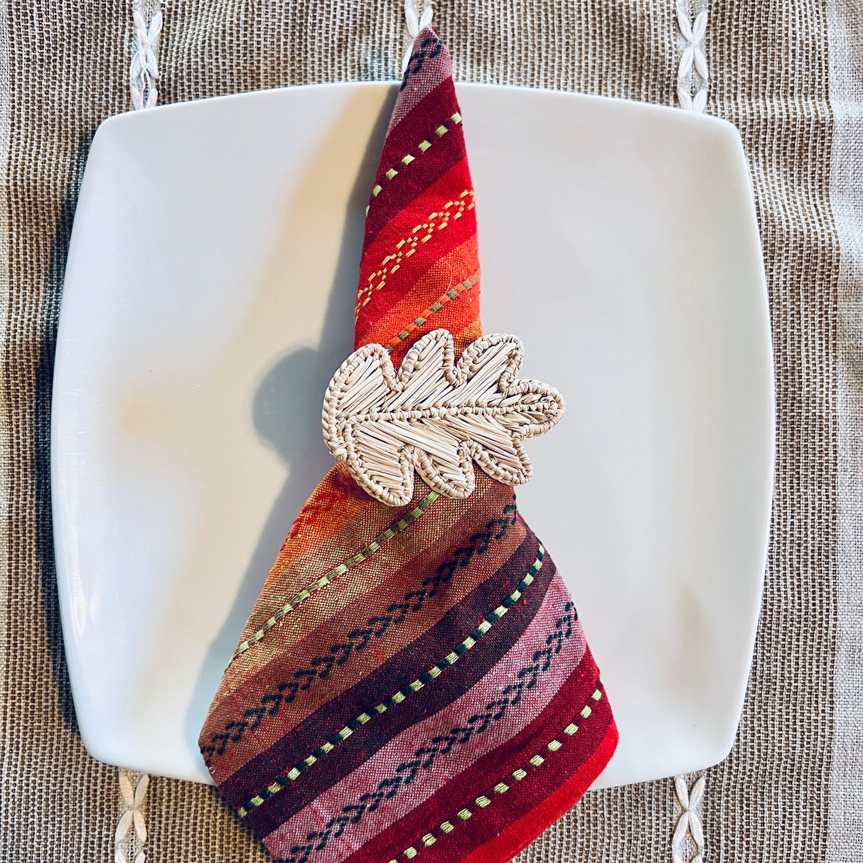 Maple Leaf Napkin Ring  – Table Decor Colombia - Sumiye Co