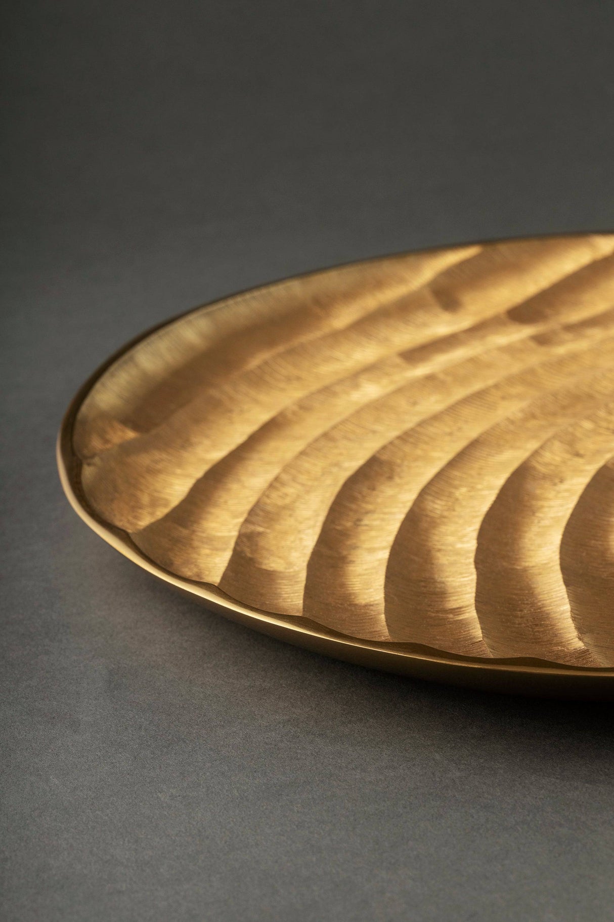Savanna Gold Decorative Round Tray 16" - Sumiye Co