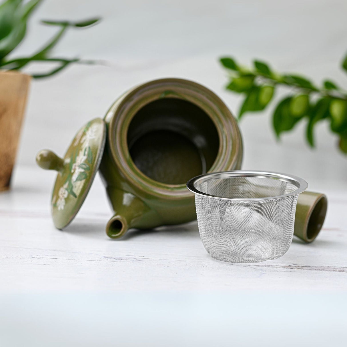Green Kyusu with Flowers - Japanese Handmade Teapot with Premium Tea Strainer - 14 fl oz/420ml