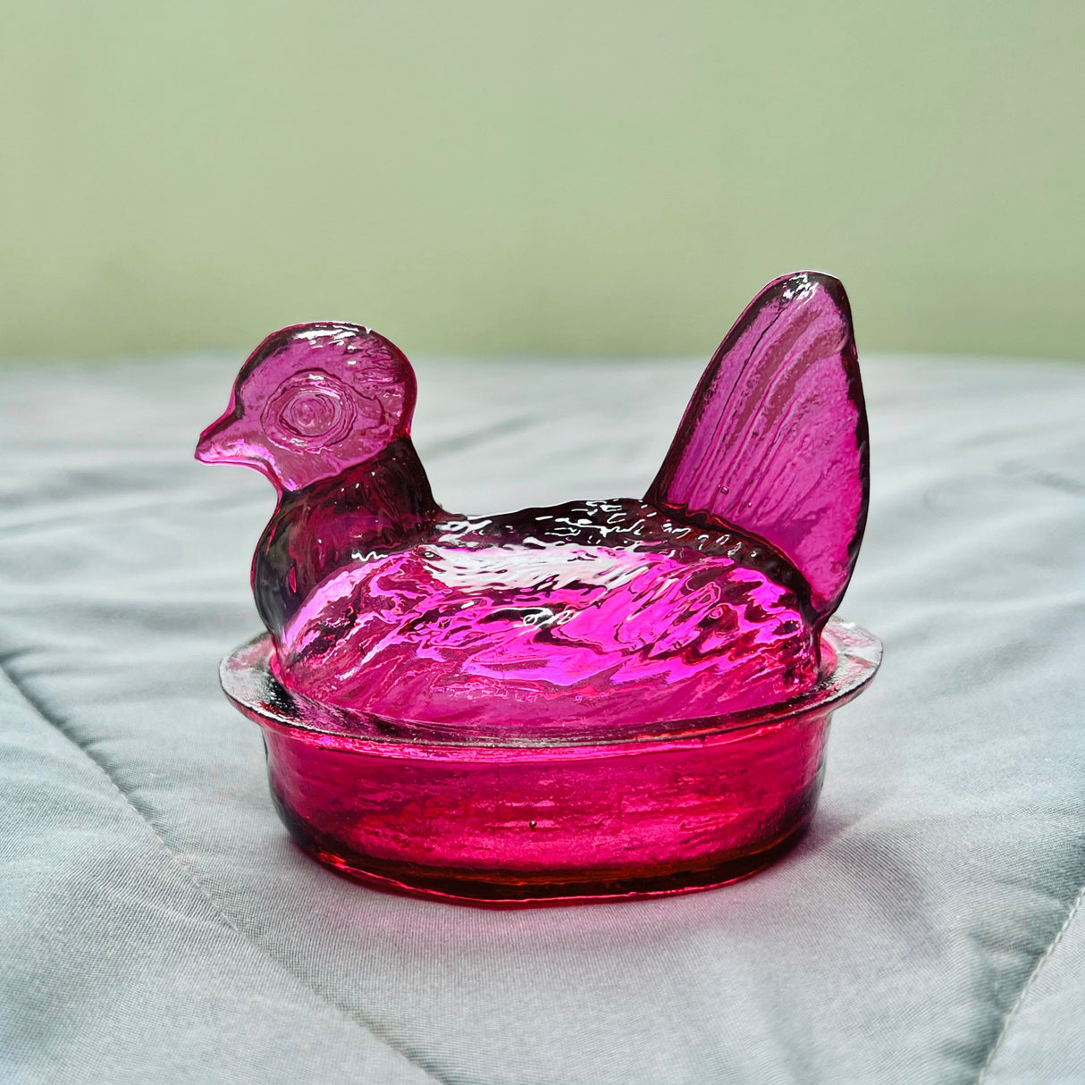 Nesting Hen Bowl & Lid - MAGENTA | Hand Blown Glass - Colombia - Sumiye Co