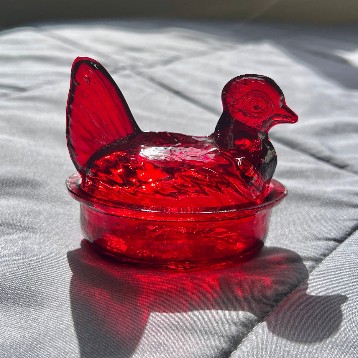 Nesting Hen Bowl & Lid - RUBY RED | Hand Blown Glass - Colombia - Sumiye Co