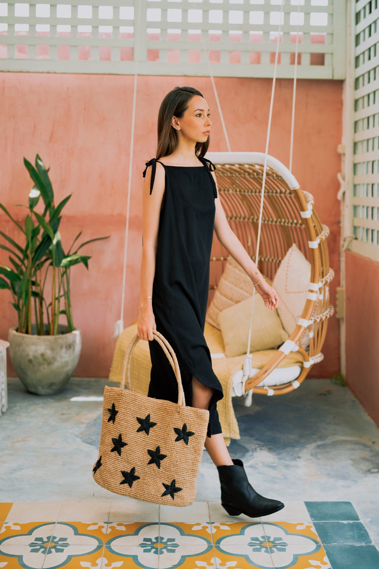 Morgan Stars Pattern Raffia Tote - Sumiye Co