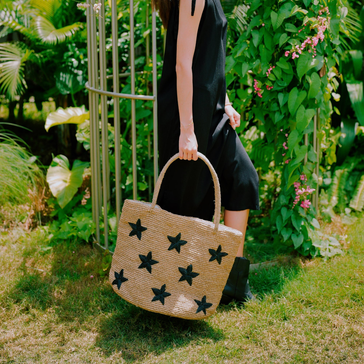Morgan Stars Pattern Raffia Tote - Sumiye Co