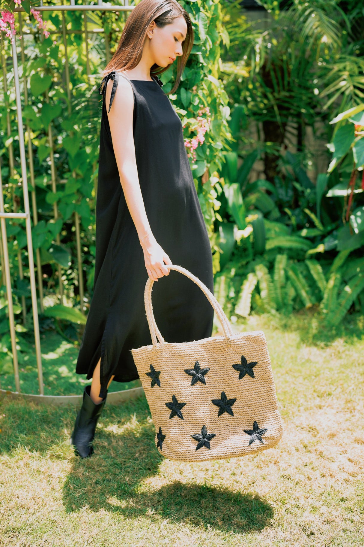 Morgan Stars Pattern Raffia Tote - Sumiye Co
