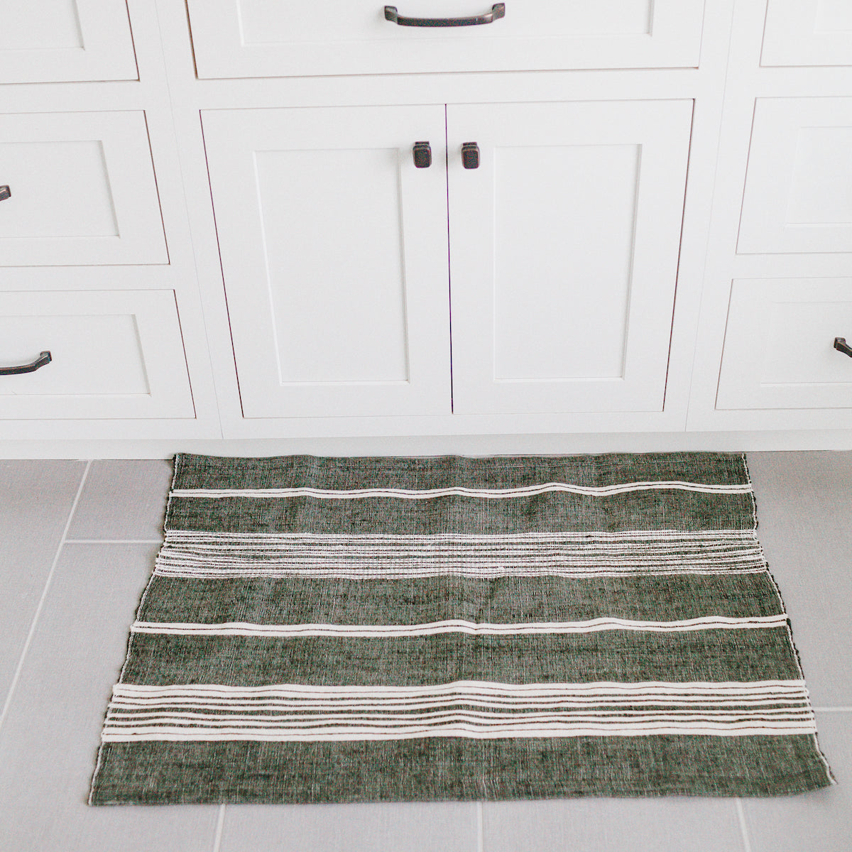 Aden Bath Mat 24" x 36" - Grey / Natural Hand Spun Cotton - Sumiye Co
