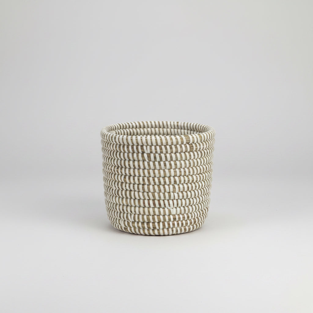 Catch-All / Planter Basket Monochrome White - Small - Sumiye Co