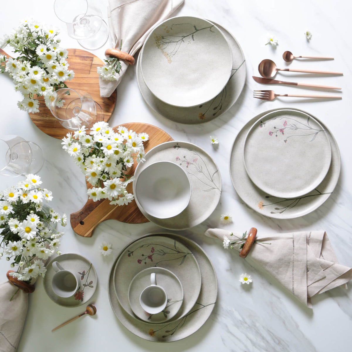 16 Pc. Dinnerware Set