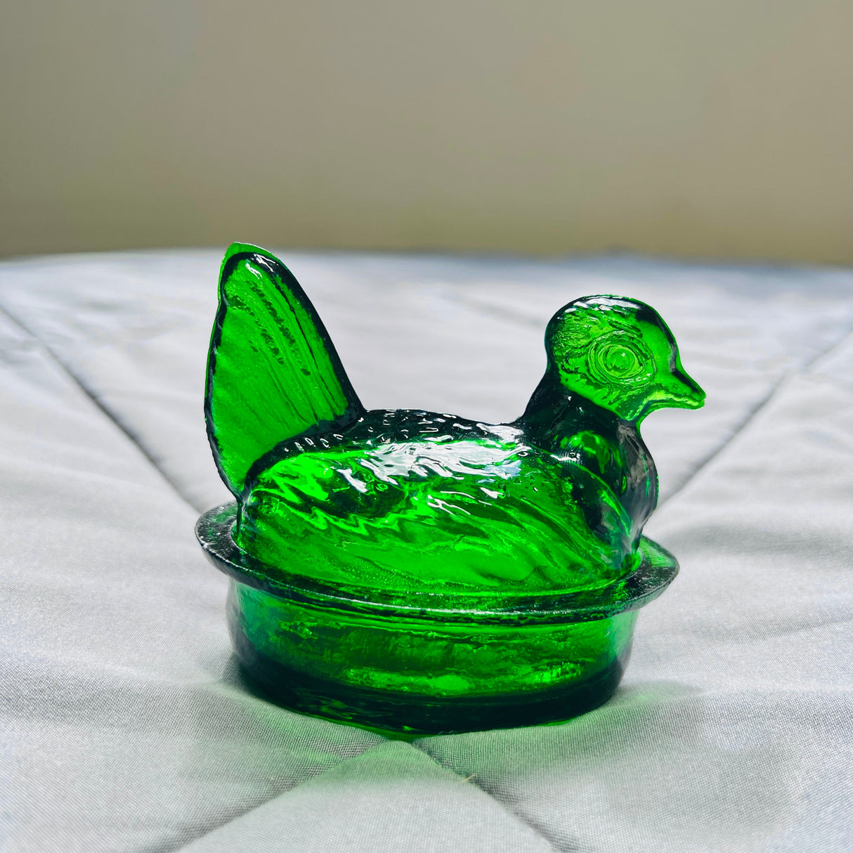 Nesting Hen Bowl & Lid - EMERALD GREEN | Hand Blown Glass - Colombia - Sumiye Co