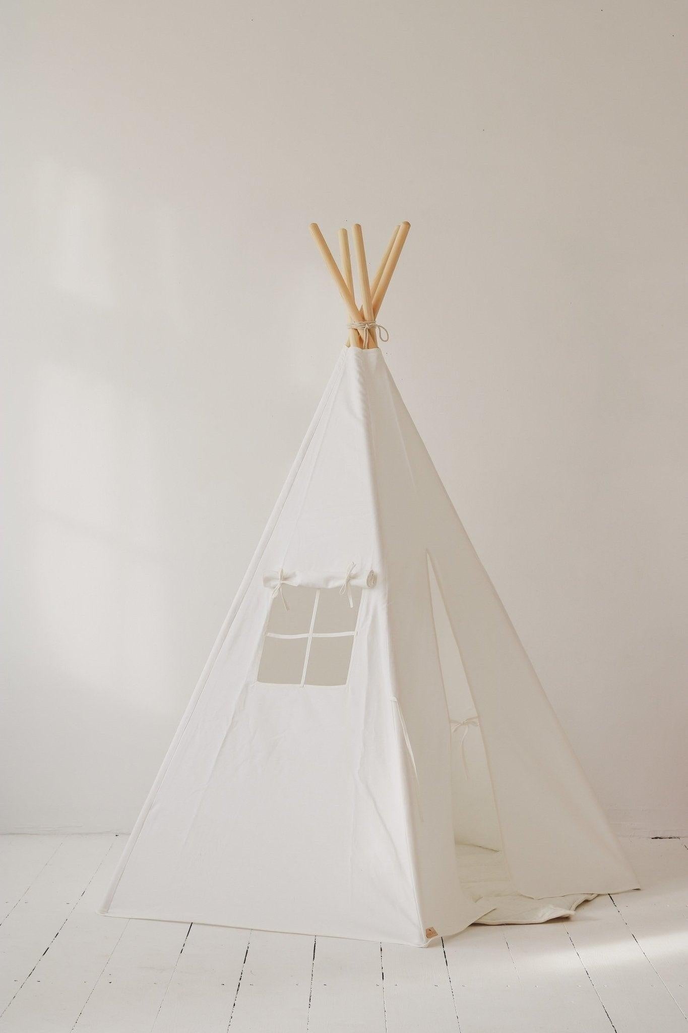 “Snow White” Teepee and "White and Grey" Leaf Mat Set
