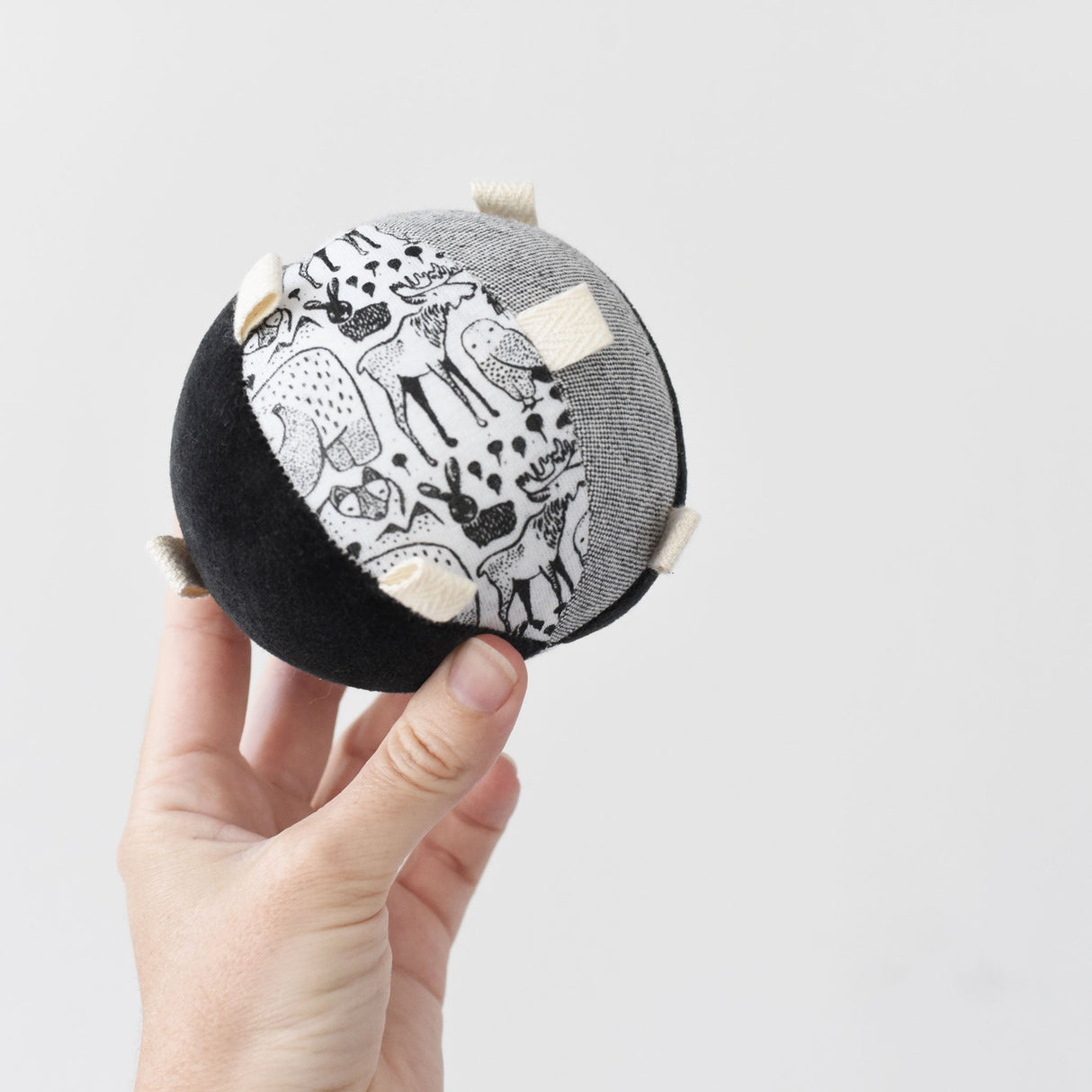 Taggy Ball with Rattle Nordic - Sumiye Co