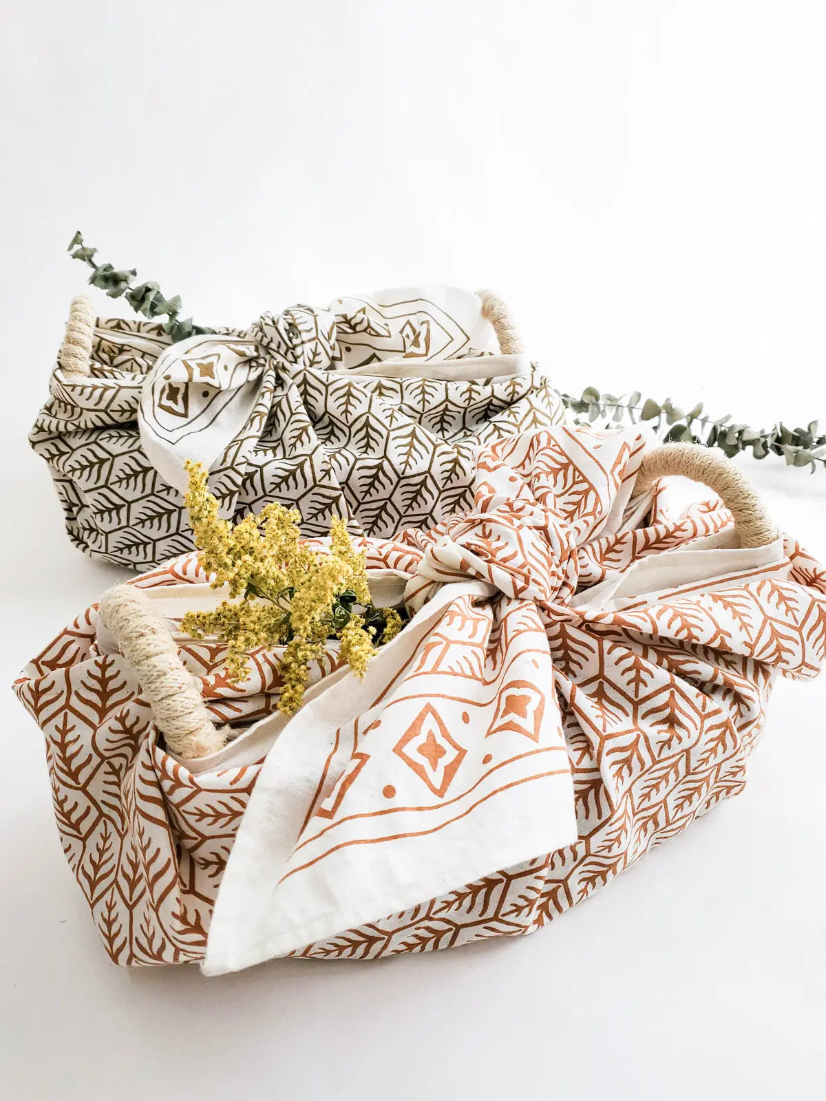 Bread Warmer & Basket Gift Set + Tea Towel (Flower) KORISSA