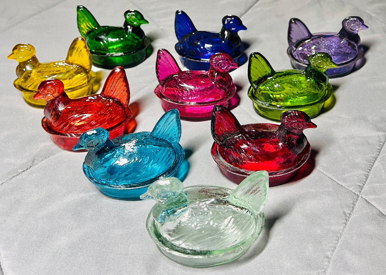 Farmhouse Nesting Hen Bowl with Lid – Artisan Hand-Blown