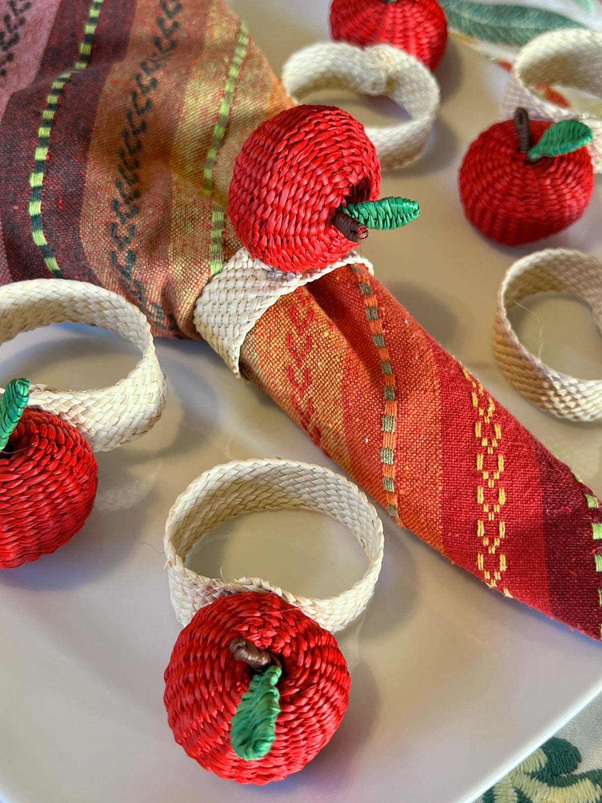 Red Apple Napkin Ring  – Table Decor Colombia