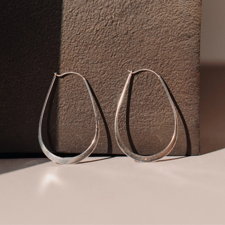 Minimalist Oval Earrings - Sumiye Co