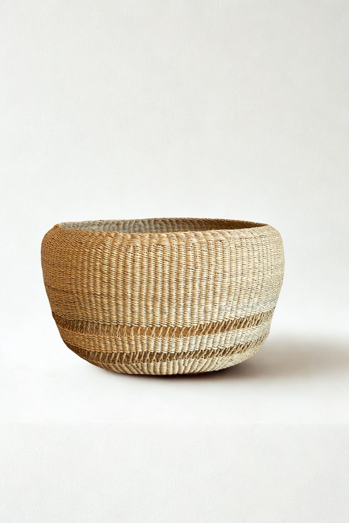 Handwoven 1 String Round Planter Basket