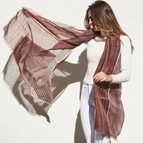 Auro Cinnabar Handwoven Linen Scarf - Sumiye Co