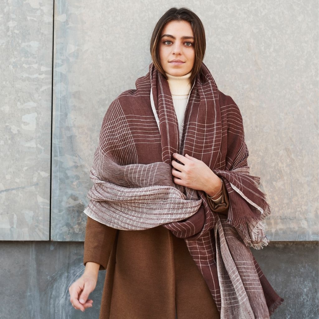 Auro Cinnabar Handwoven Linen Scarf - Sumiye Co