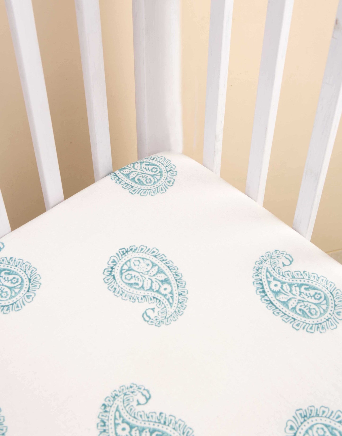 TEAL PAISLEY FITTED CRIB SHEET-0