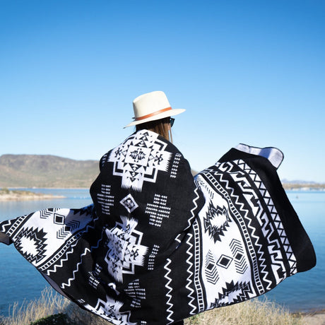 Andean Alpaca Wool Blanket - Black & White 90" x 78” - Sumiye Co