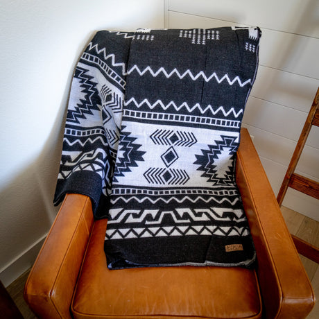 Andean Alpaca Wool Blanket - Black & White 90" x 78” - Sumiye Co