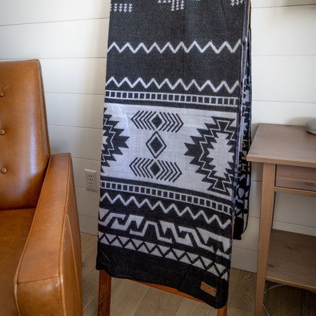 Andean Alpaca Wool Blanket - Black & White 90" x 78” - Sumiye Co