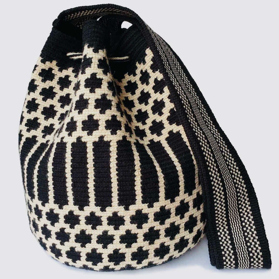 Fara Wayuu Crochet Crossbody  | Bucket Bag Lombia + Co.
