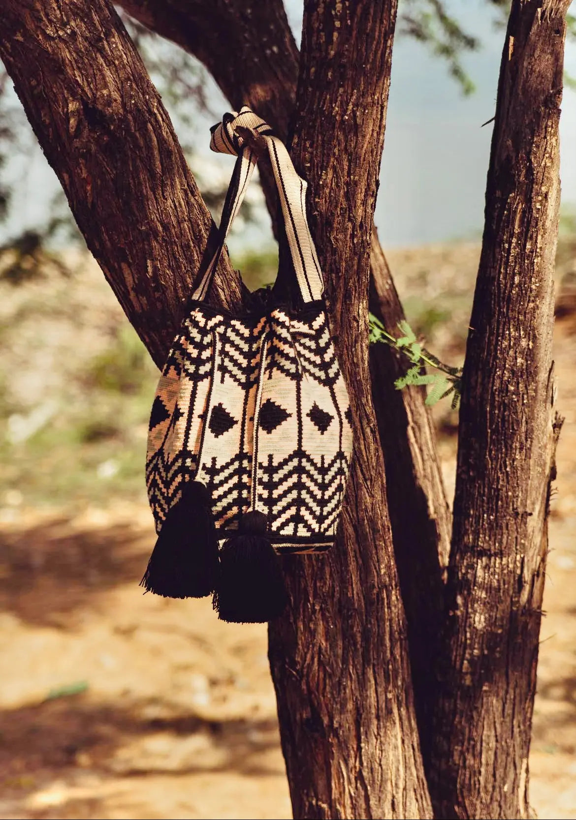 Fluida Wayuu Crochet Crossbody | Bucket Bag Lombia + Co.