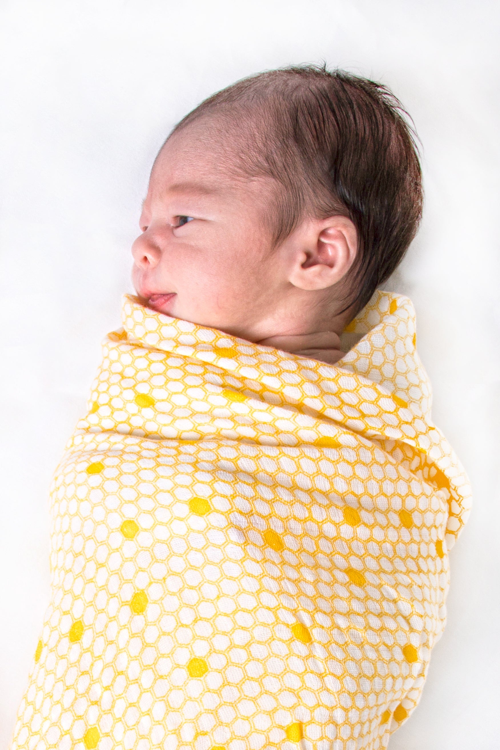 ORGANIC SWADDLE SET - BUSY BEES (Bee + Hive)-1