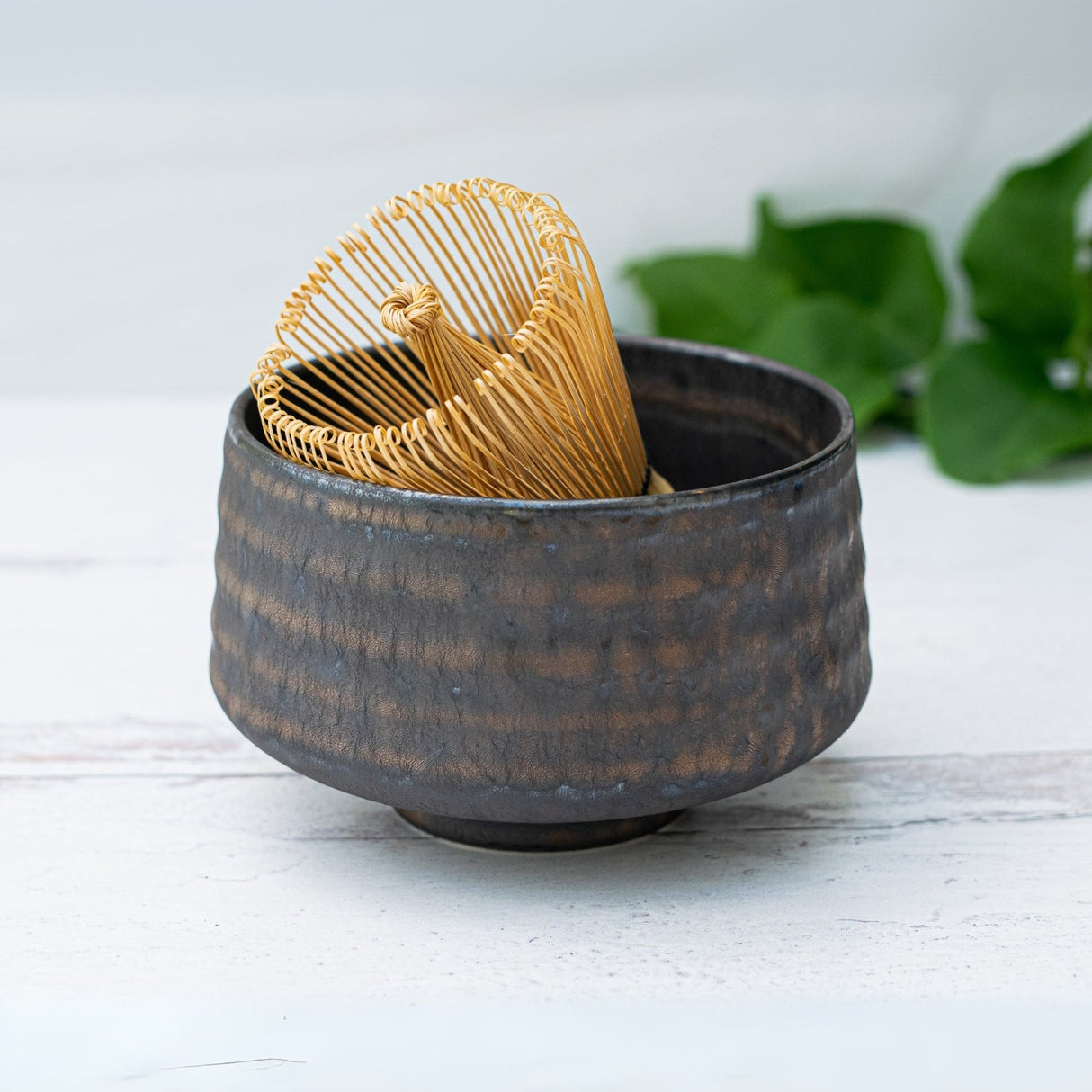 Kaneni Gold Crystal Ceramic Matcha Bowl by Aprika Life