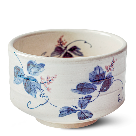 Explore the elegance of Minoyaki pottery with this ceramic matcha bowl from the White Clay Kudzu Flowers Matcha Set. Featuring blue and pink floral designs on white, it perfectly complements your Japanese artistry-inspired matcha starter set.
