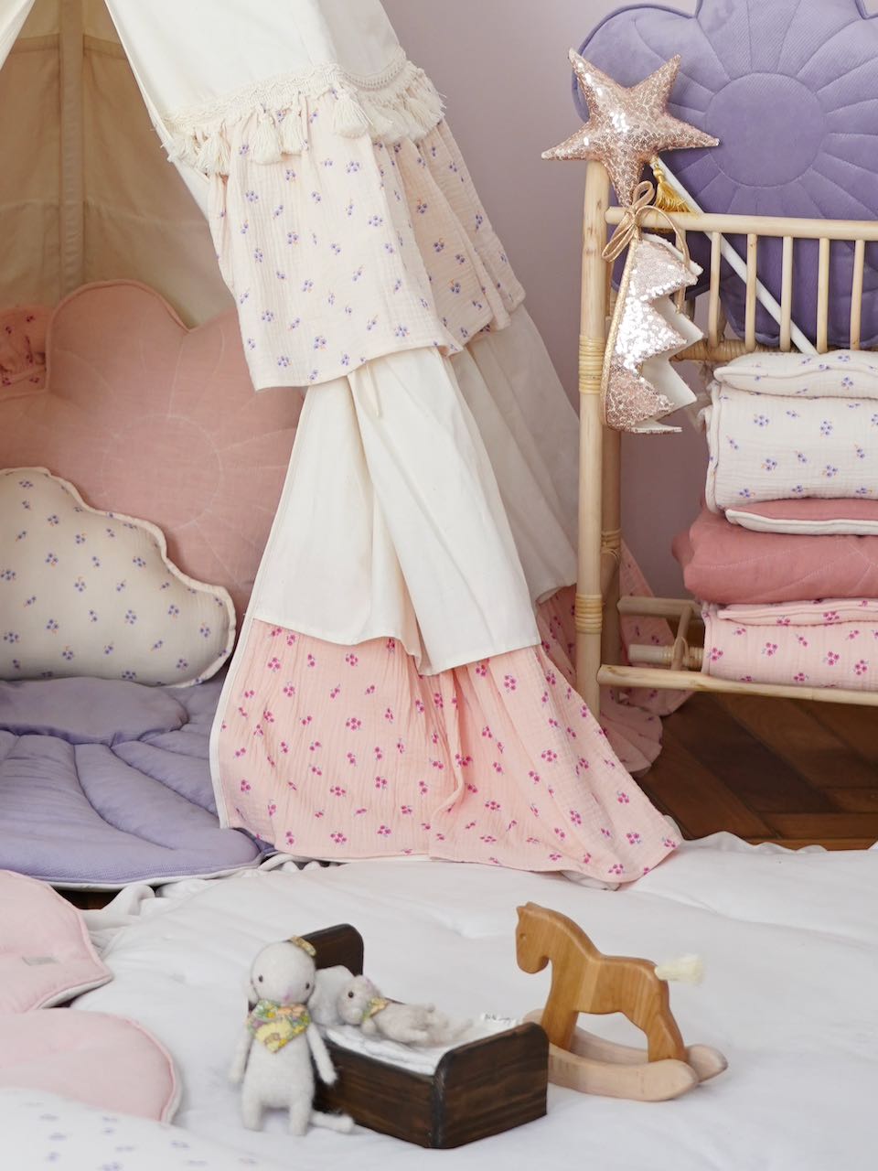 "Forget-me-not" Teepee Tent with Frills & "Light Pink Lily" Flower Mat Set