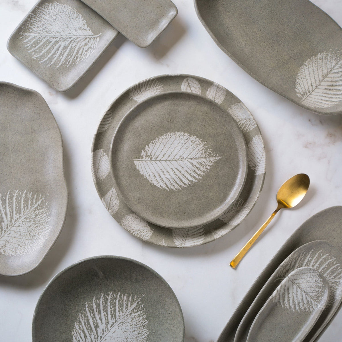 16 Pc. Dinnerware Set