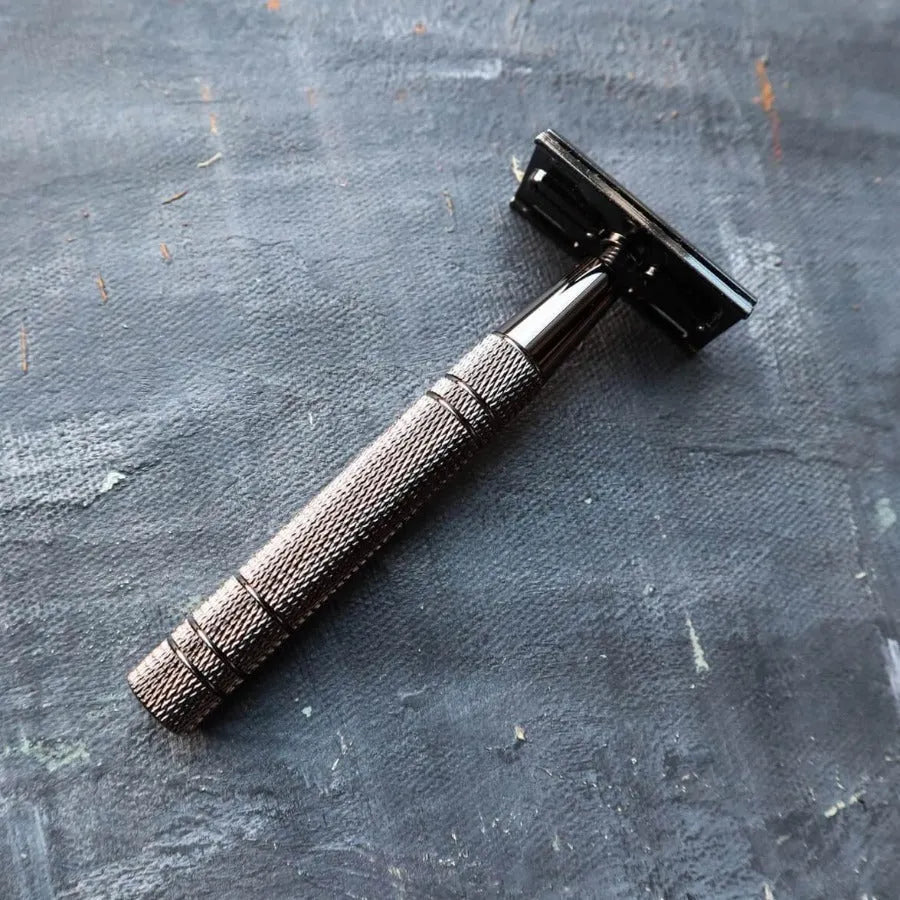 Double Edge Safety Razor Shaving Kit - Metallic Black-1