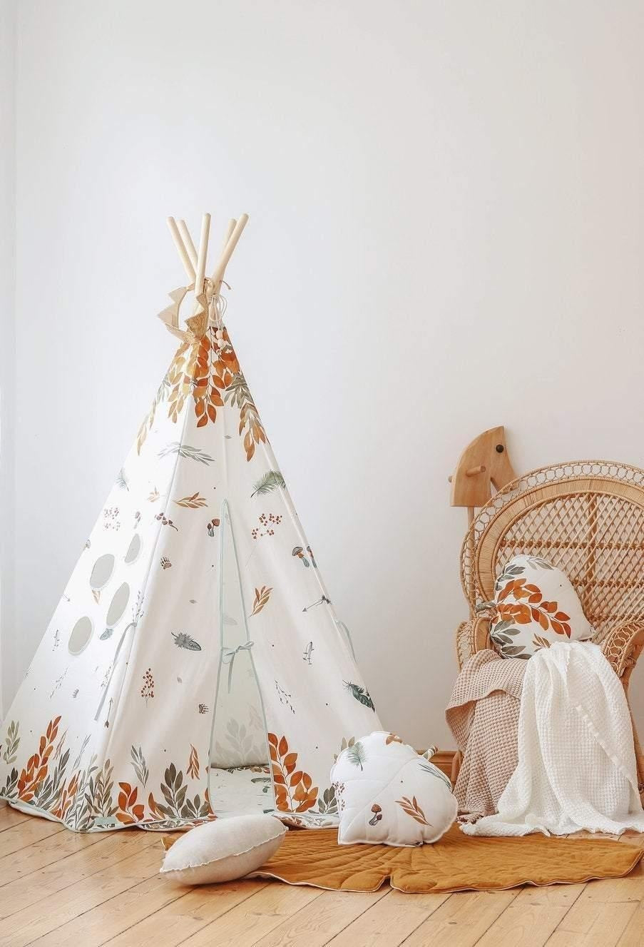 Teepee Tent “Forest Friends” + Round Mat Set