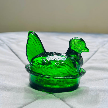 Nesting Hen Bowl & Lid - EMERALD GREEN | Hand Blown Glass - Colombia - Sumiye Co