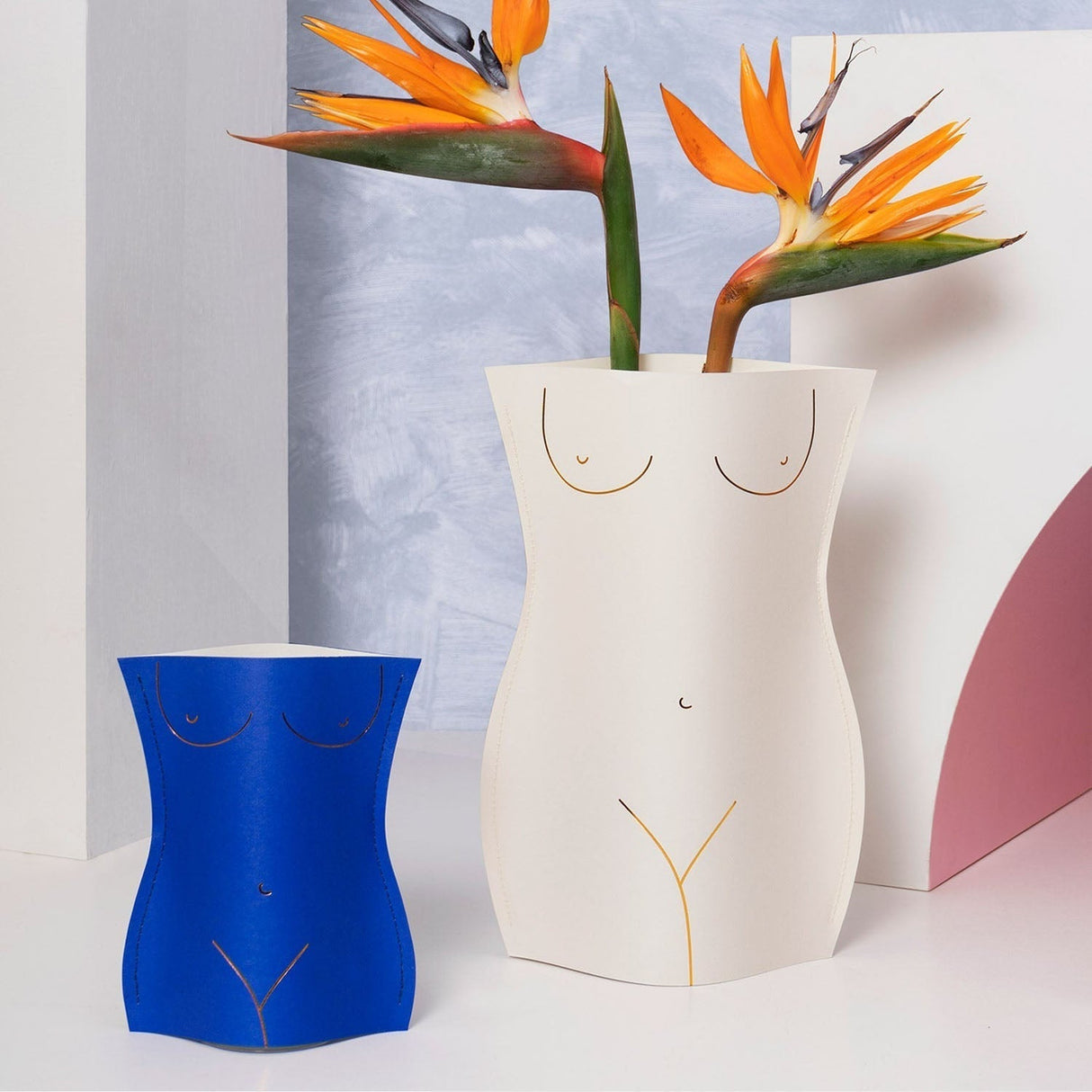 Paper Vase Venus in ivory by OCTAEVO