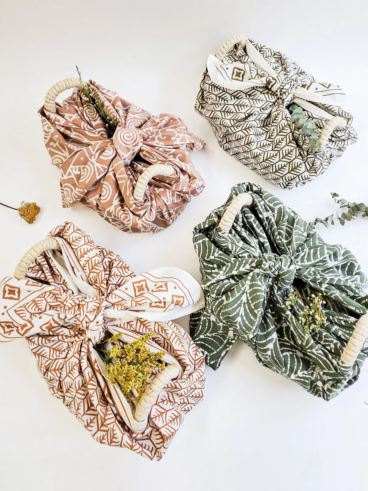 Bread Warmer & Basket Gift Set + Tea Towel (Flower) KORISSA
